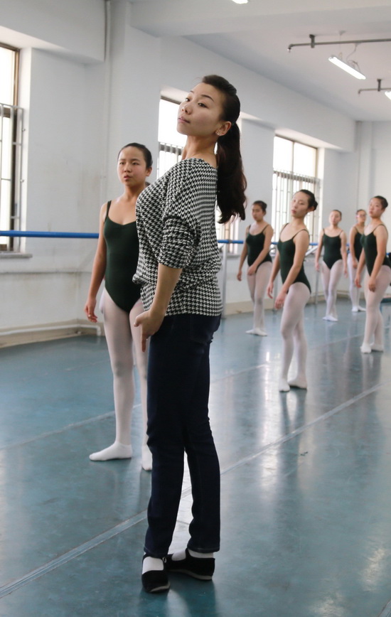 王娟,女,毕业于西北民族大学音乐舞蹈学院,本科学历.
